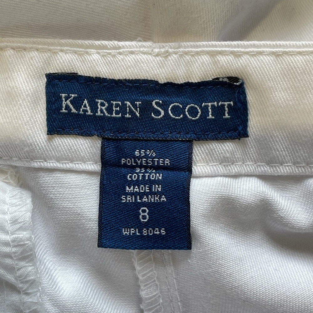 Two Pairs of Karen Scott Shorts Size 8. - Picture 7 of 8